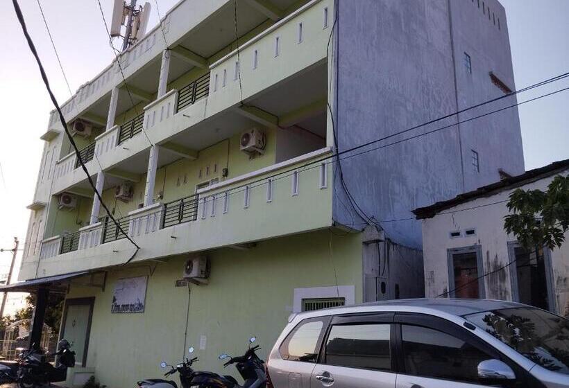 호텔 Oyo 93306 Penginapan Permata Hijau Syariah