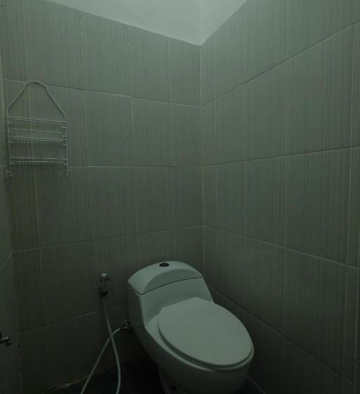 호텔 Oyo 93306 Penginapan Permata Hijau Syariah