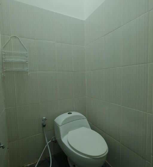 호텔 Oyo 93306 Penginapan Permata Hijau Syariah