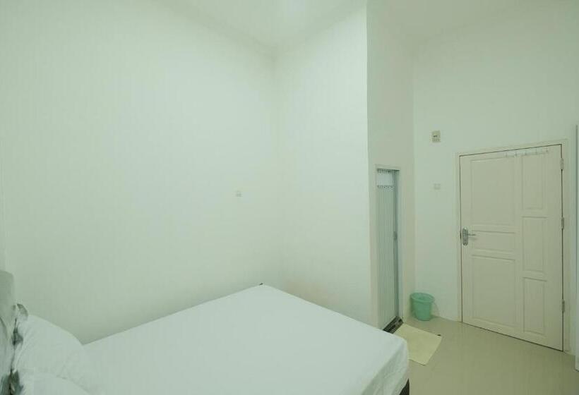 호텔 Oyo 93306 Penginapan Permata Hijau Syariah