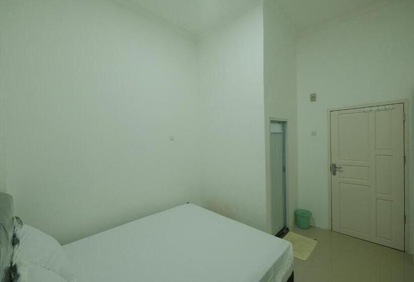 호텔 Oyo 93306 Penginapan Permata Hijau Syariah