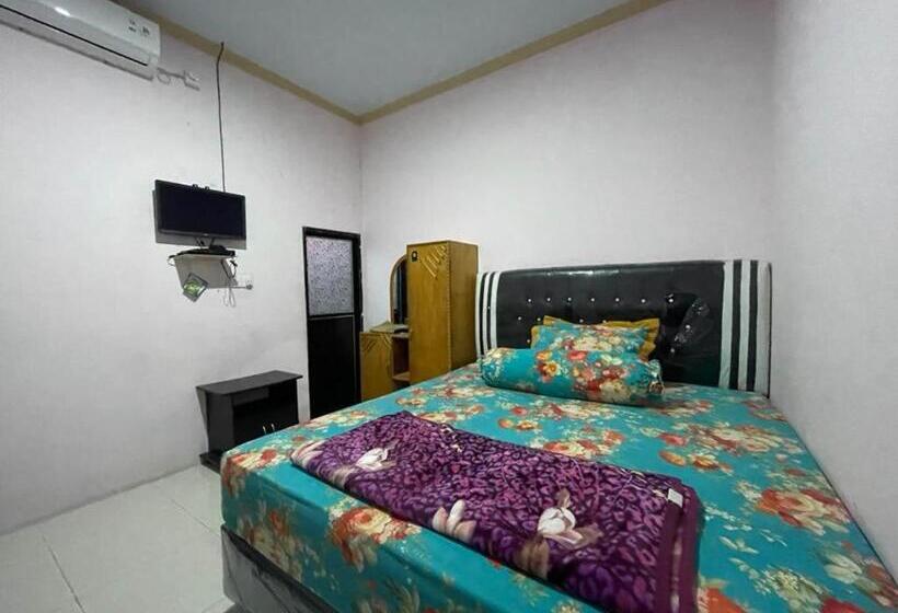 בית מלון כפרי Oyo 93308 Lima Saudara Syariah