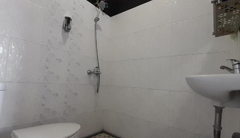 ホテル Oyo 93308 Lima Saudara Syariah