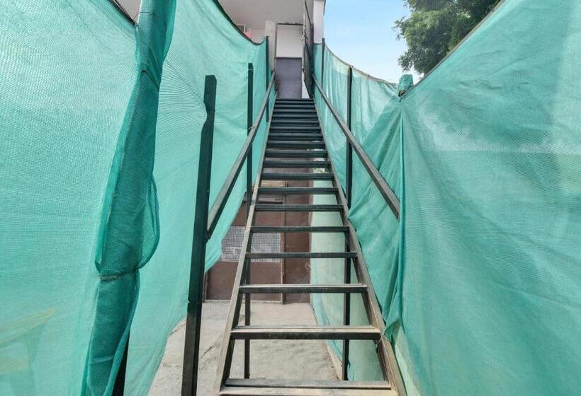 호텔 Oyo Dev Guest House