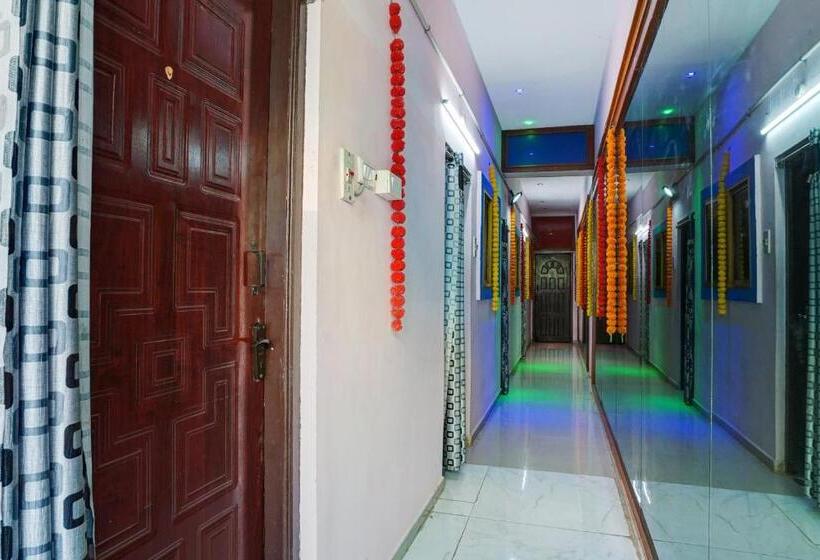 בית מלון כפרי Oyo Flagship The Urban Stay