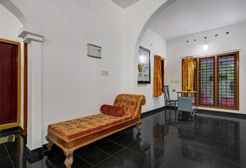 Отель Oyo Green Valley Home Stay