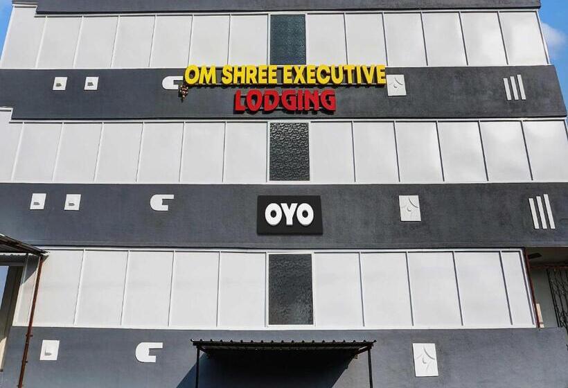 בית מלון כפרי Oyo Om Shree Executive Lodging