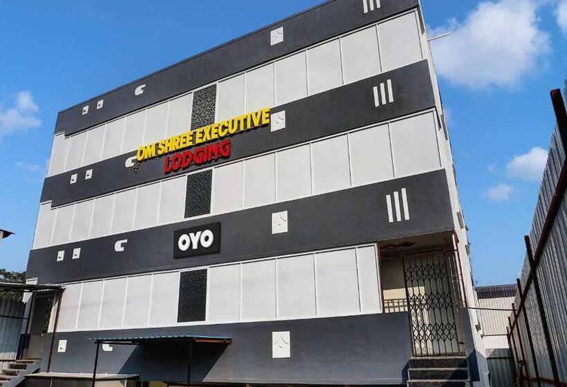 בית מלון כפרי Oyo Om Shree Executive Lodging