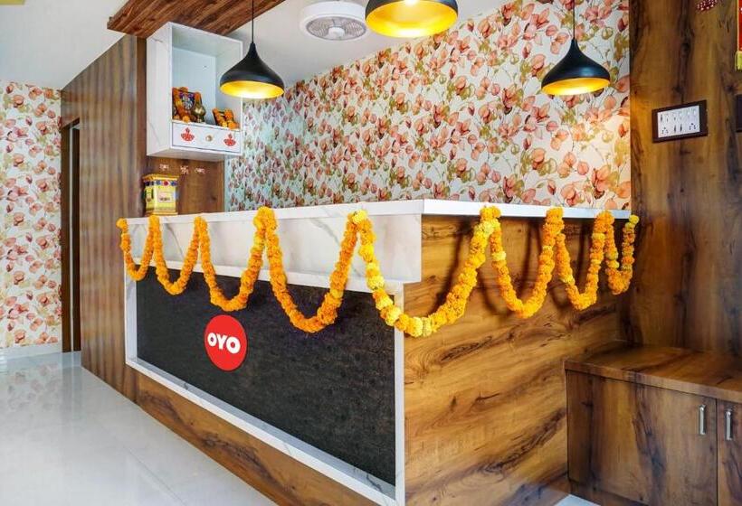 בית מלון כפרי Oyo Om Shree Executive Lodging