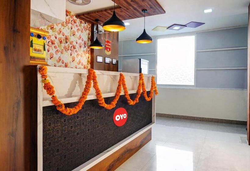 בית מלון כפרי Oyo Om Shree Executive Lodging