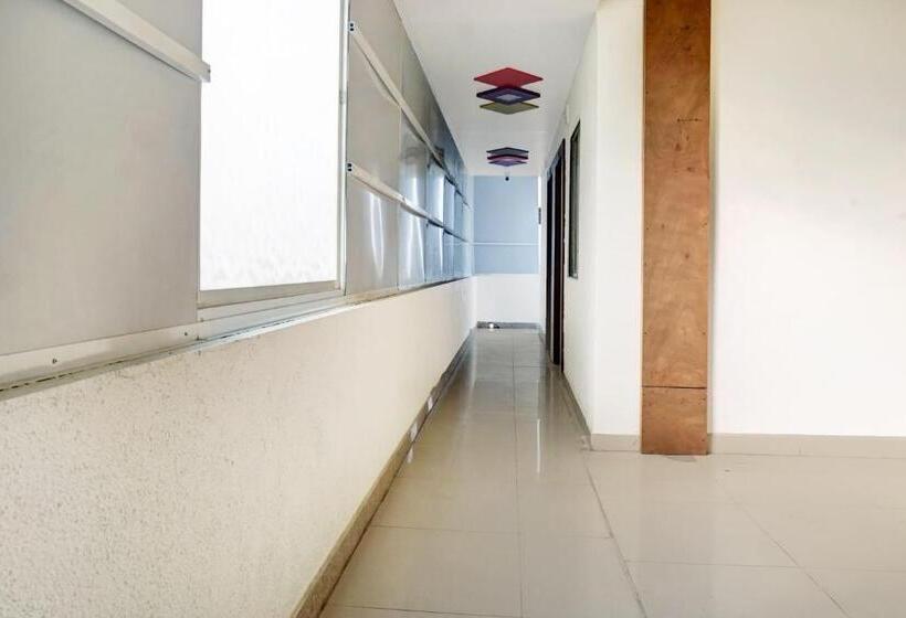 בית מלון כפרי Oyo Om Shree Executive Lodging