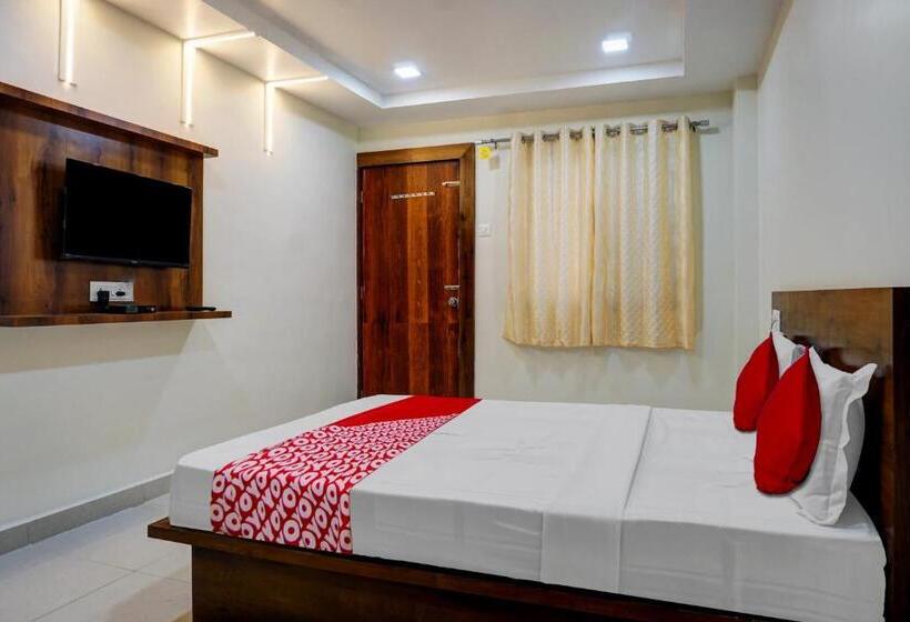 בית מלון כפרי Oyo Om Shree Executive Lodging