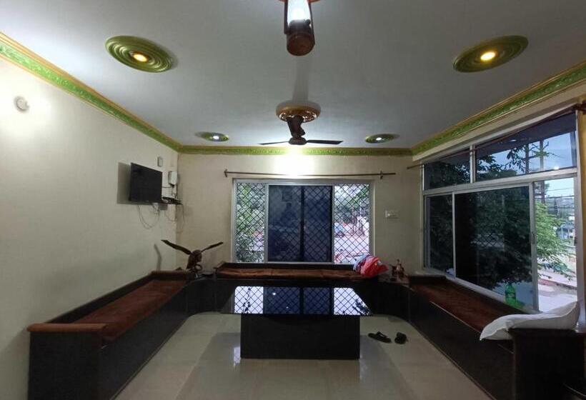 בית מלון כפרי Oyo The Laxmi Temple View