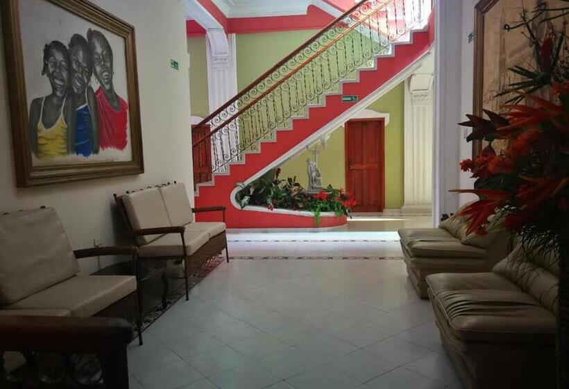 هتل Paseo Colon Inn