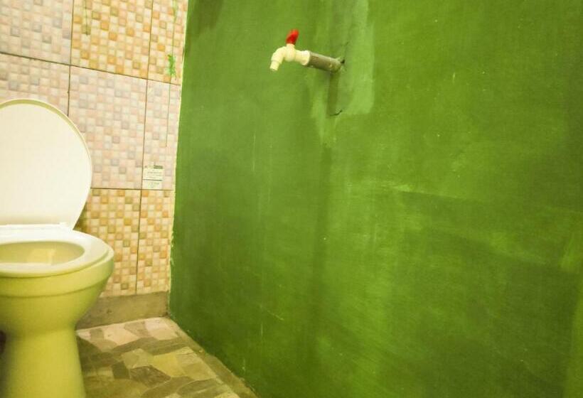 Отель Reddoorz Near Pelabuhan Ajibata Parapat