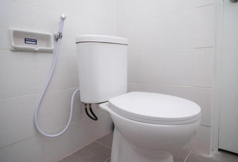 酒店 Reddoorz Syariah @ Tlogosari Semarang