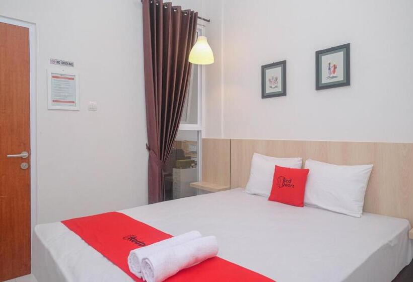 酒店 Reddoorz Syariah @ Tlogosari Semarang