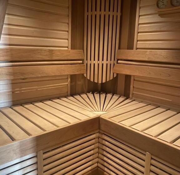 هتل Shale Anemona