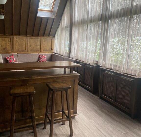 هتل Shale Anemona