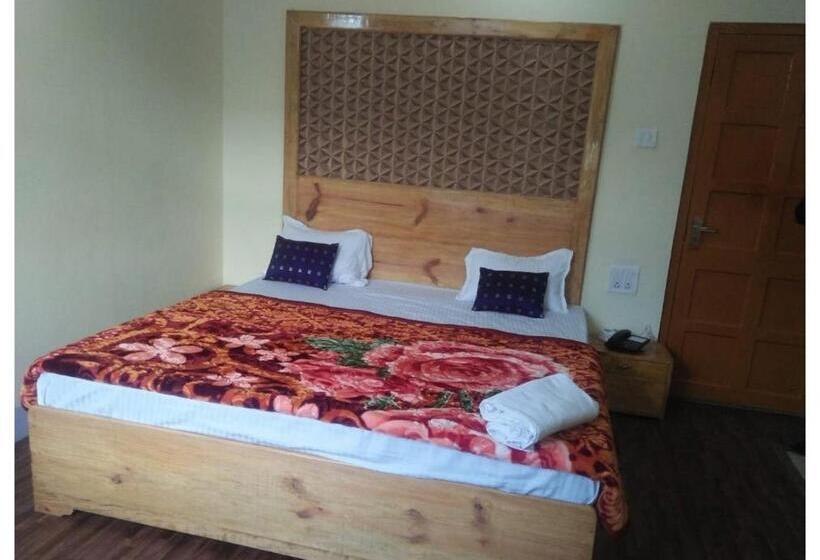 فندق Shillong Palace Inn