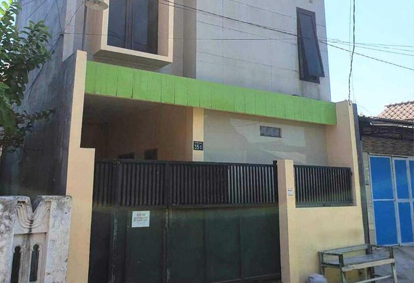 فندق Spot On 93290 Homestay Betro Syariah