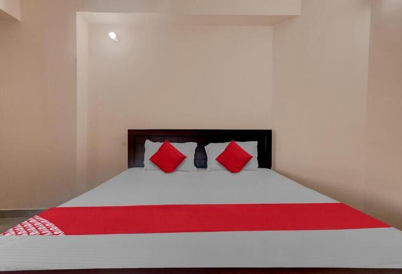 ホテル Super Oyo Flagship Moyong Homestay