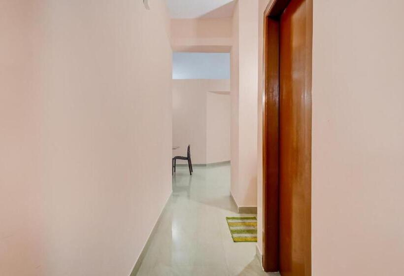 ホテル Super Oyo Flagship Moyong Homestay