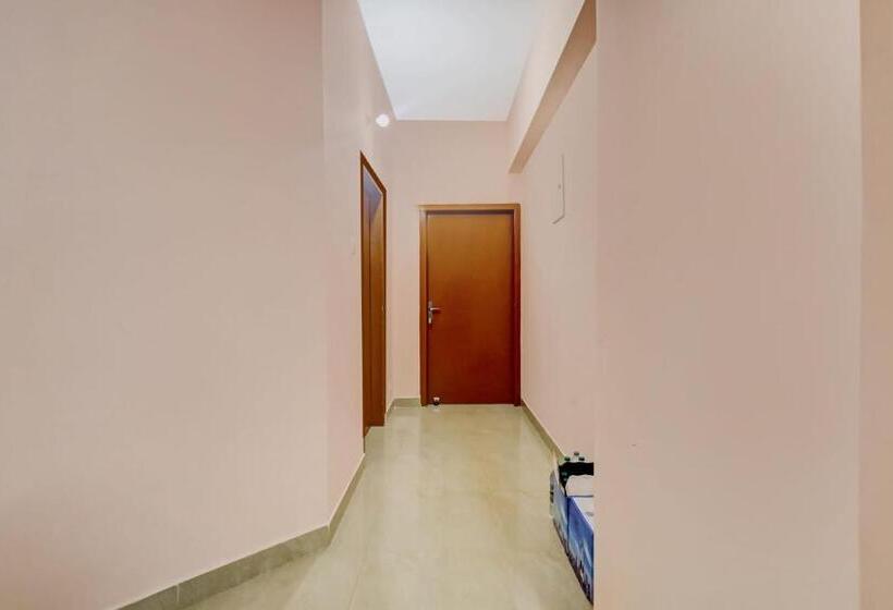 ホテル Super Oyo Flagship Moyong Homestay