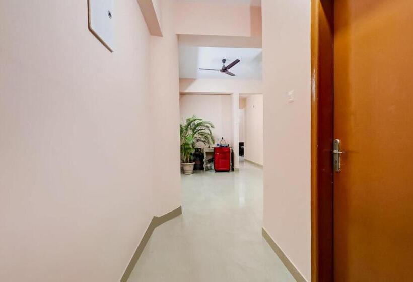 ホテル Super Oyo Flagship Moyong Homestay