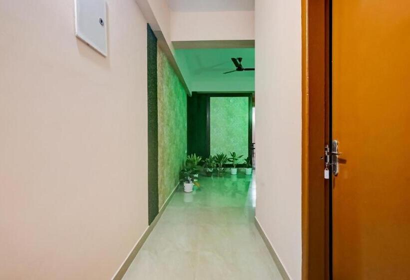 ホテル Super Oyo Flagship Moyong Homestay