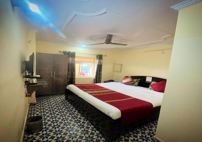 فندق The Hills View Home Stay