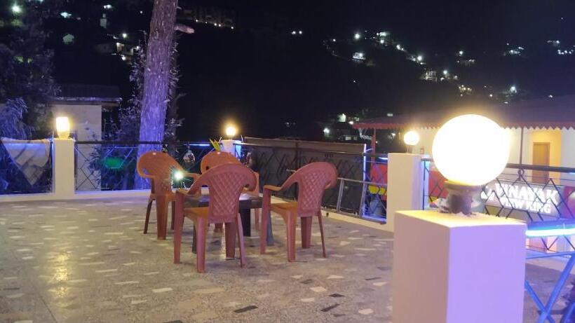 فندق The Hills View Home Stay