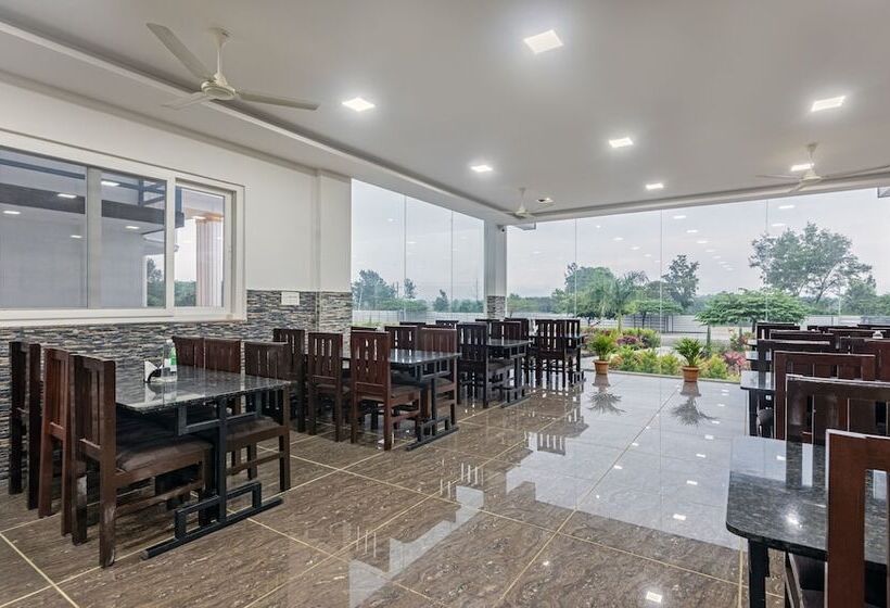 בית מלון כפרי Treebo Siri Ambari Resorts