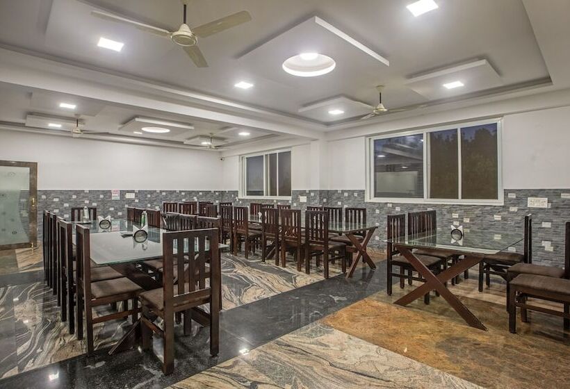 בית מלון כפרי Treebo Siri Ambari Resorts