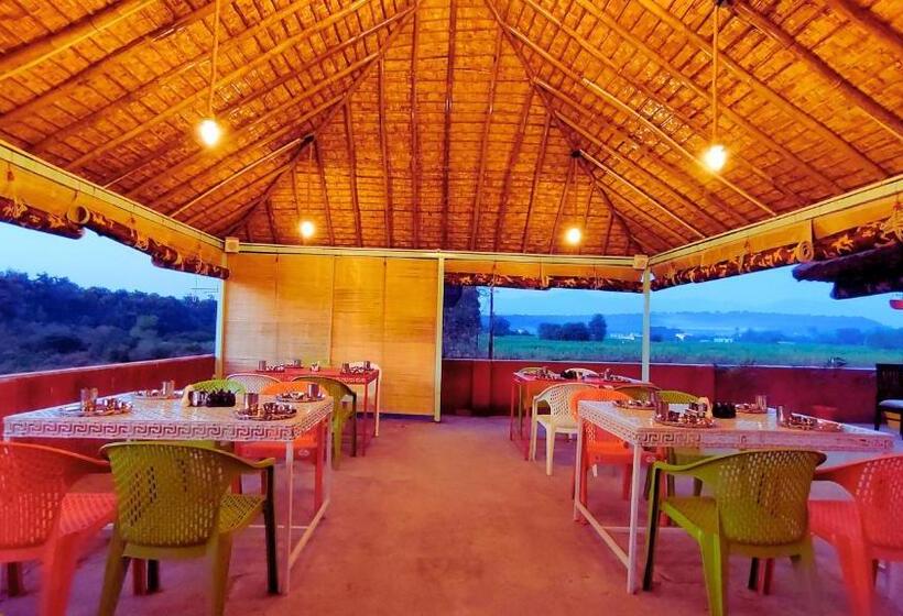 בית מלון כפרי The Madhunandan