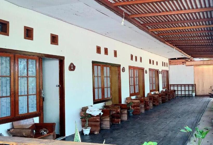 Nua Indah Hotel & Resto Wakatobi