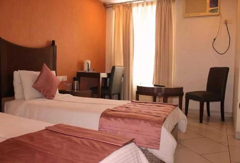 Oyo Flagship Hotel Golden Nest