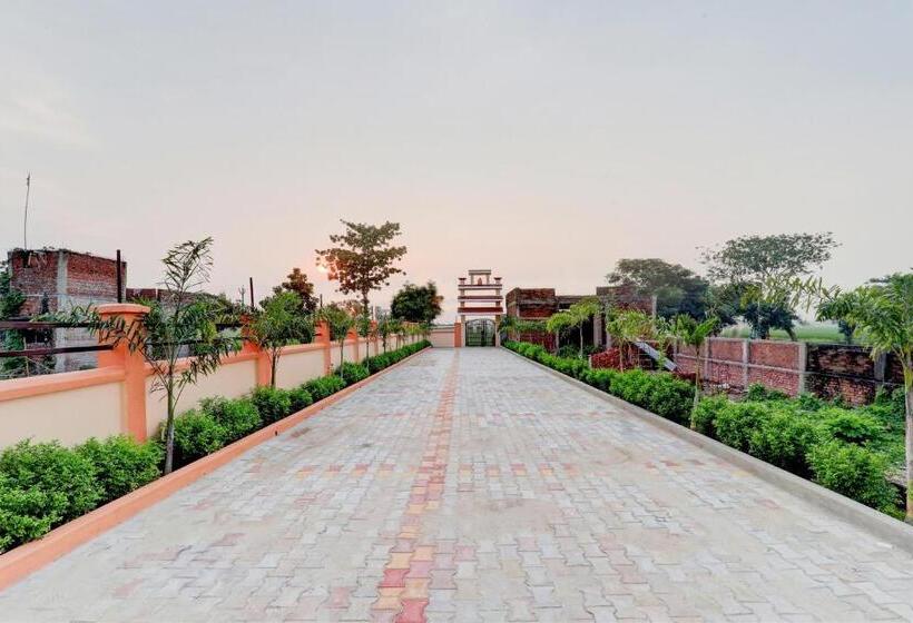 Oyo Hotel Ambika Palace