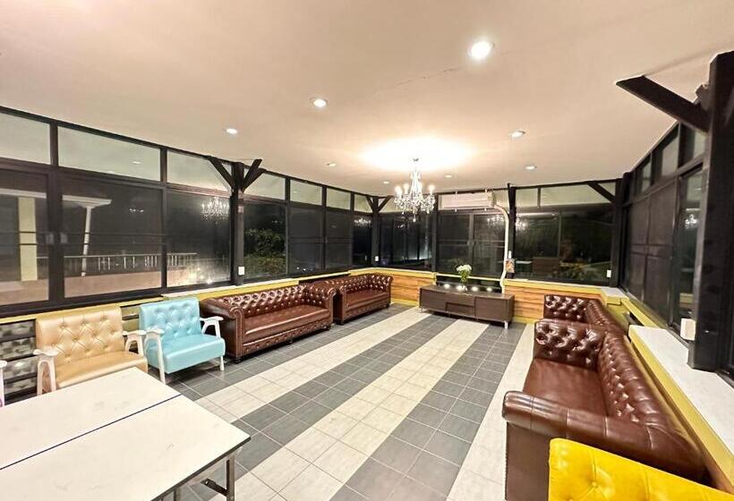 Pensionat ดราก้อน พูลวิลล่า บ้านสวนพัทยา