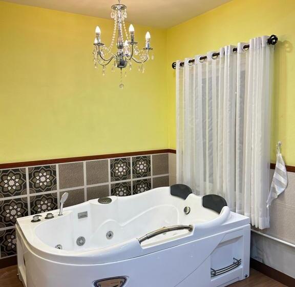 Pensionat ดราก้อน พูลวิลล่า บ้านสวนพัทยา