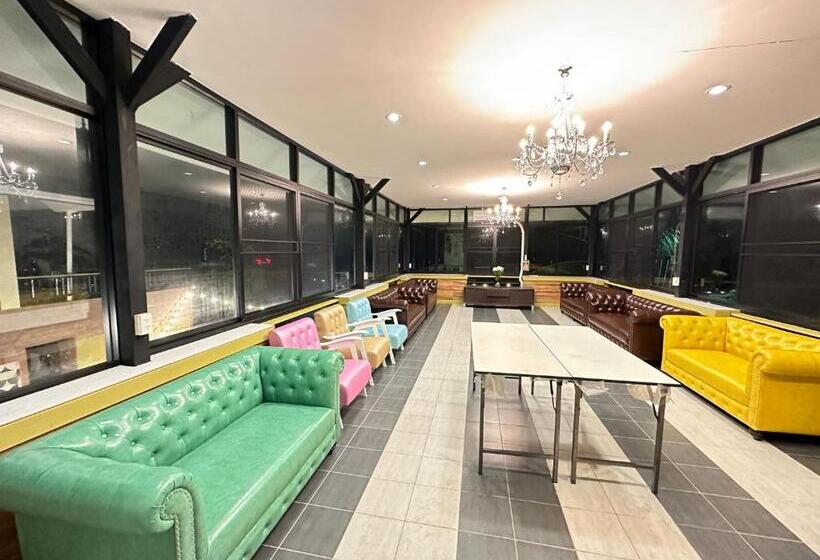 Pensionat ดราก้อน พูลวิลล่า บ้านสวนพัทยา