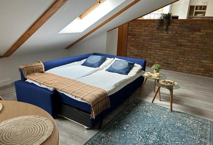 پانسیون Acme Apartments