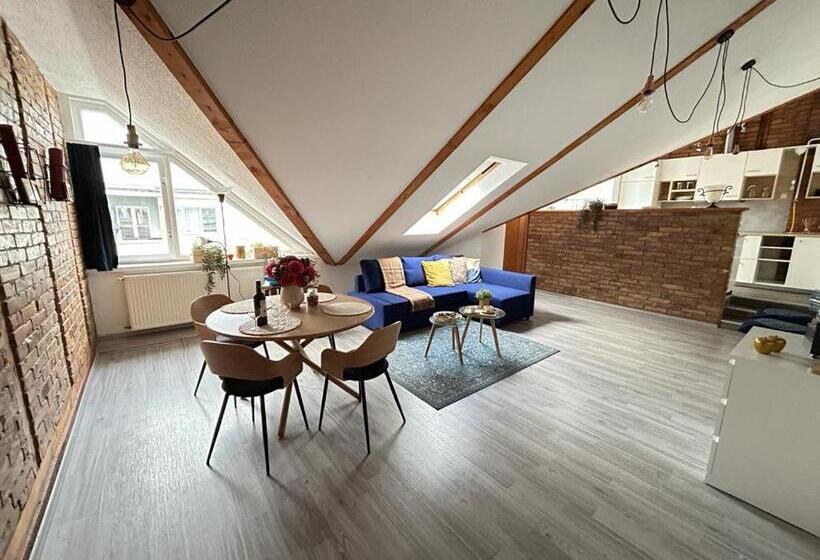 پانسیون Acme Apartments