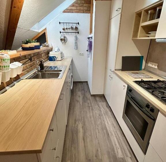 پانسیون Acme Apartments