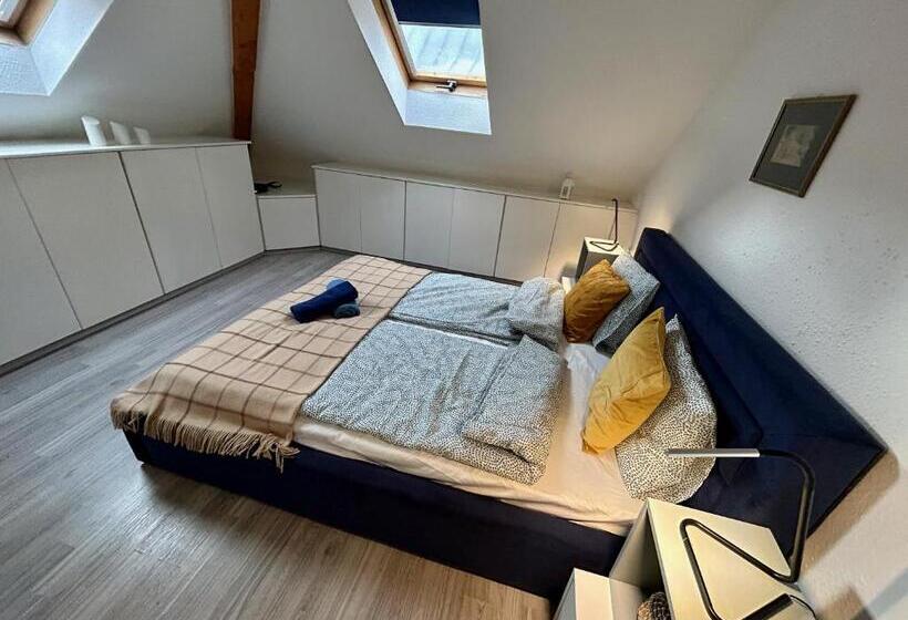 پانسیون Acme Apartments