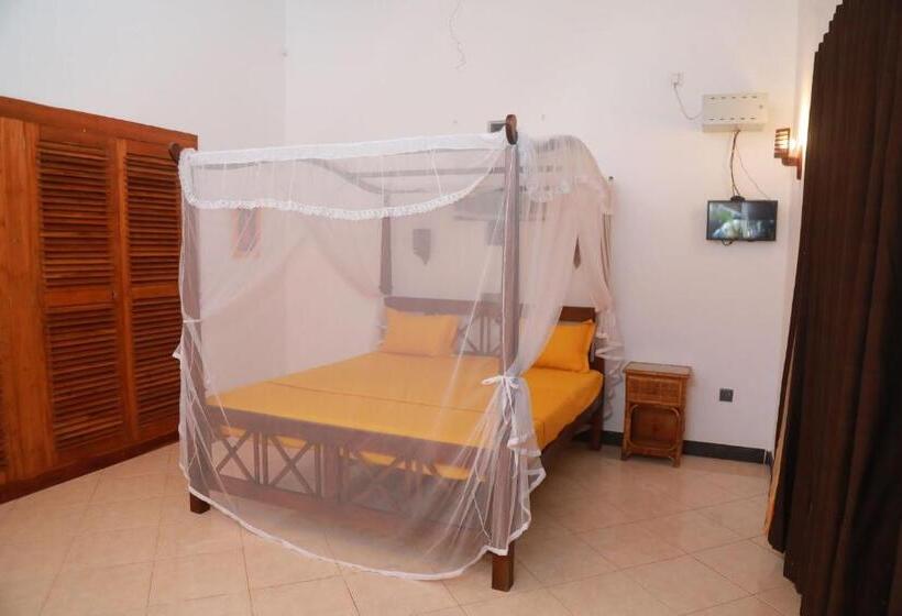 Пансион Araliya Pool House