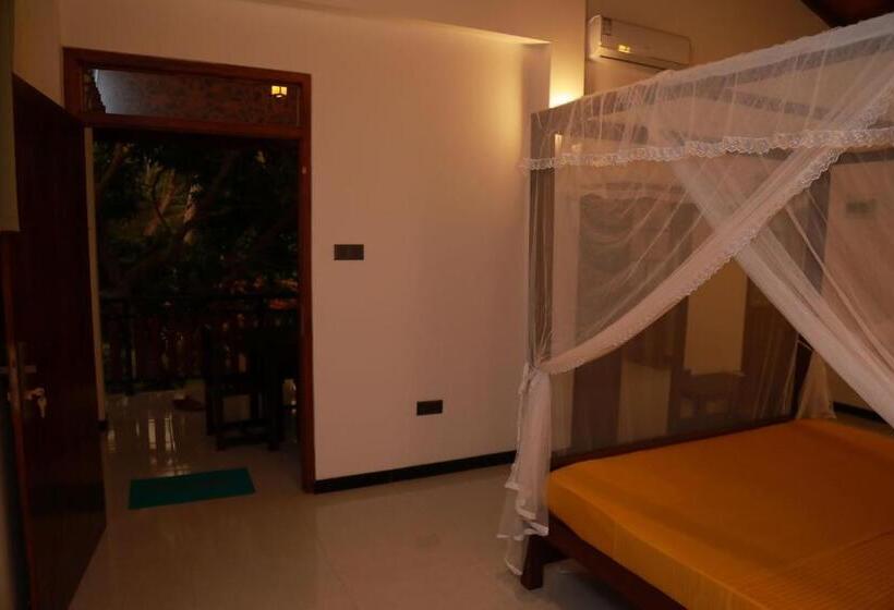 Пансион Araliya Pool House