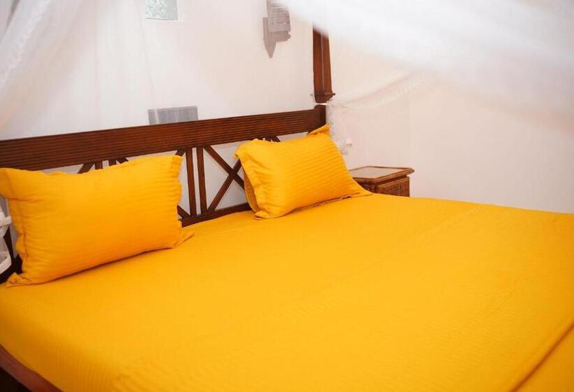 Пансион Araliya Pool House