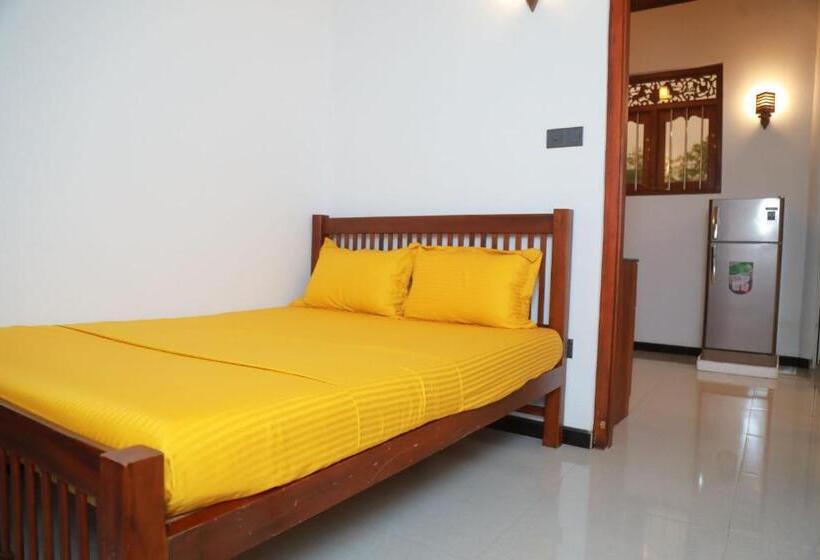 Пансион Araliya Pool House