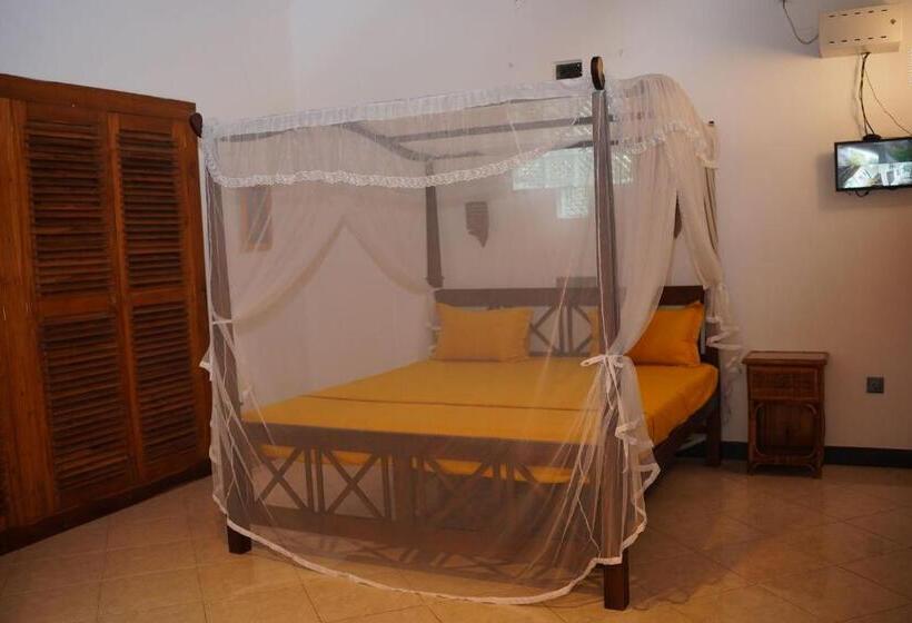 Пансион Araliya Pool House